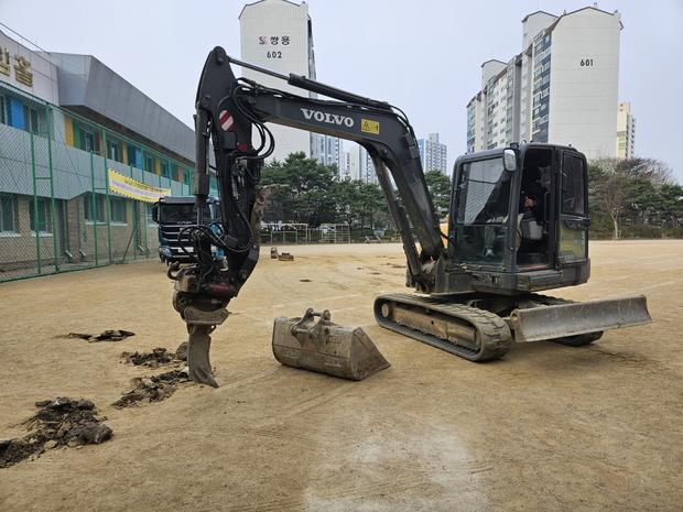 장동면고등학교 운동장 관리 ⚠️ 안전부터 시작하세요! 관련 이미지