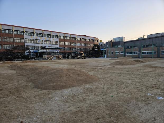 장평면중학교 운동장 모래보충, 전국산업안전 숙련된 전문가로 안전하게!