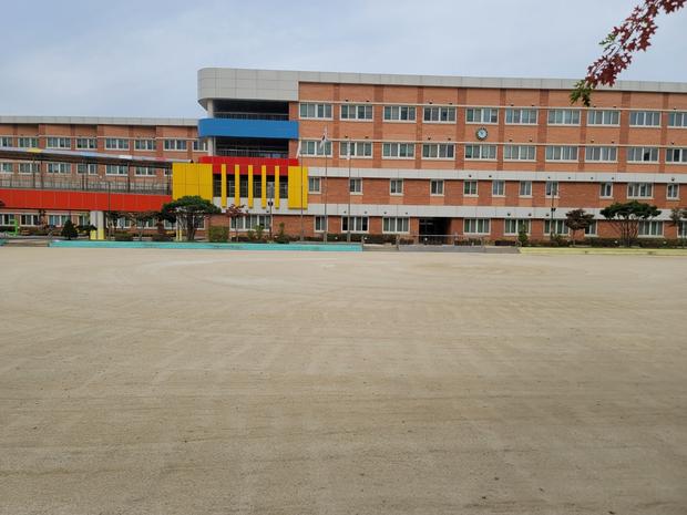 학교 운동장 관리, 안전하게 웃음꽃 피우세요! 전국산업안전으로 신뢰를 더하세요. 관련 이미지