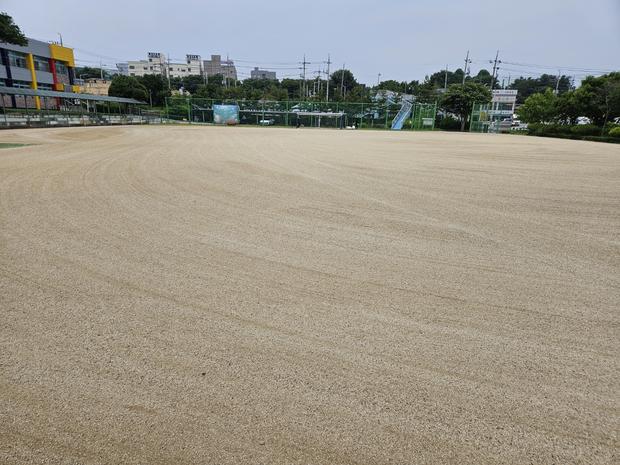 망운면초등학교 운동장 소금 묻은데! 전문 안전 시공으로 건강하고 안전한 공간 만들어보세요.