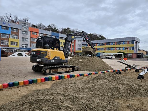 학교 운동장 소금살포, 안전하게 & 돈 절약하세요! 전문 시공으로!