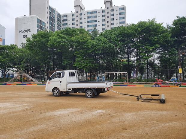 낙월면고등학교 운동장 모래보충: 전문 시공으로 안전하고 쾌적한 공간 만들어 드립니다!