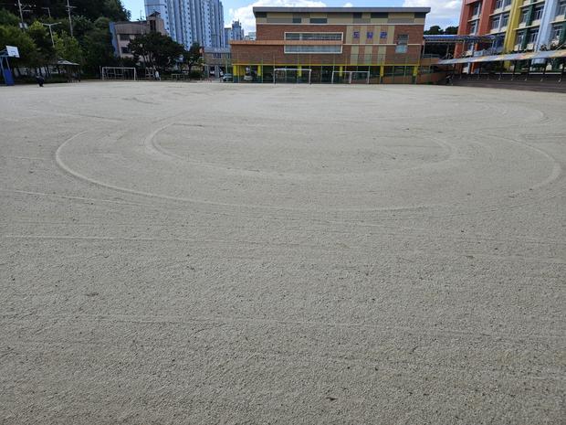 학교 운동장 모래보충, 안전성 최우선! 전문 시공으로 걱정 끝!