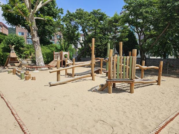 학교 운동장 유지보수, 안전하게 쾌적하게! 전국산업안전으로 최고 수준!