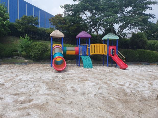 군내면병설유치원 운동장 관리: 전국산업안전으로 걱정 없이 활성화하세요!