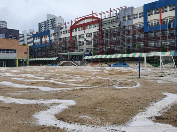 압해읍중학교 운동장 관리, 안전 & 효율성까지 전국산업안전!