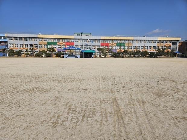 도초면고등학교 운동장 모래보충: 전문 시공으로 안전하고 쾌적한 환경 만들기!