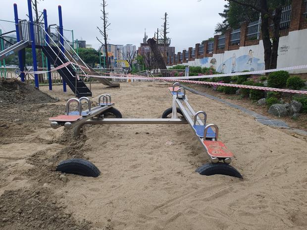 학교 운동장 잡초 제거? 전문 시공으로 안전하고 효과적인 관리!