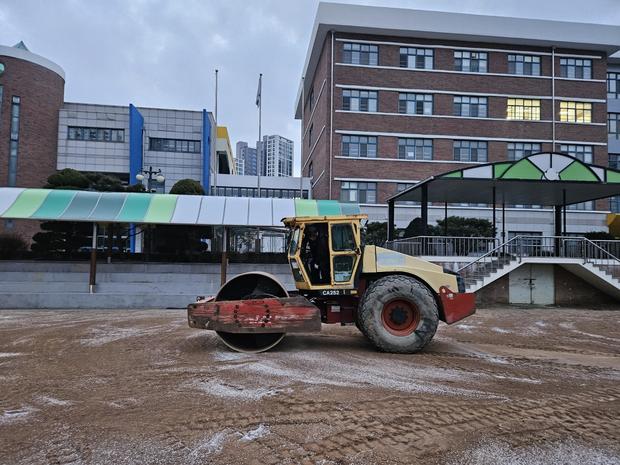 흑산면중학교 운동장 건조, 전국산업안전 팁으로 안전하고 쾌적하게!
