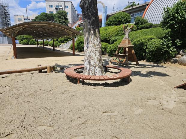 하우 운동장 ?  학교 시설 관리 전문가, 안전 & 유지보수 ?