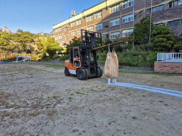 신의면중학교 운동장 관리, 안전과 효율성까지 완벽하게!