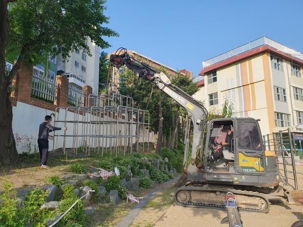 군산 초등학교 운동장 마사토 관리,  전문 팀으로 안정적인 운영 완성!