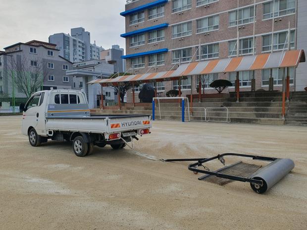 익산 중학교 운동장, 혁신적인 관리로 건강한 학생들을 위한 최고의 공간 만들어봐! 관련 이미지