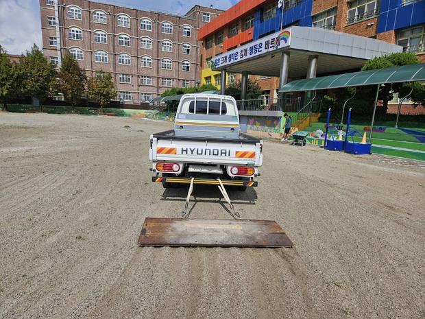 과천초등학교 운동장 제초작업,  전문가 케이스터디움으로 안전하고 쾌적한 공간 만듭니다!
