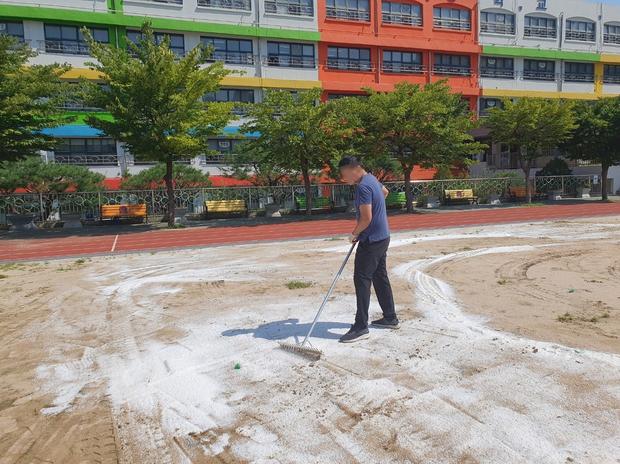 과천중학교 운동장 평탄화: 답변하는 전문 시공, 케이스터디움!