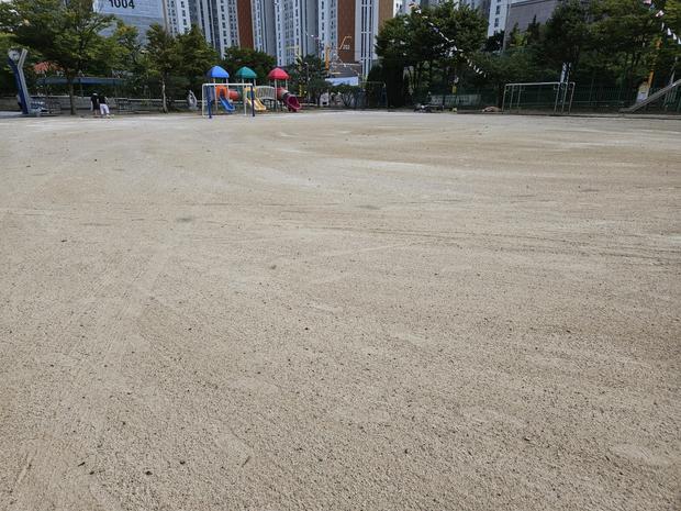 경기초등학교 운동장 그라인딩, 깨끗하고 안전한 놀이터 만들어 줄 케이스터디움!