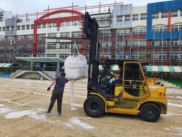 경기중학교운동장다짐작업, 20년 경력 케이스터디움으로 완벽하게!