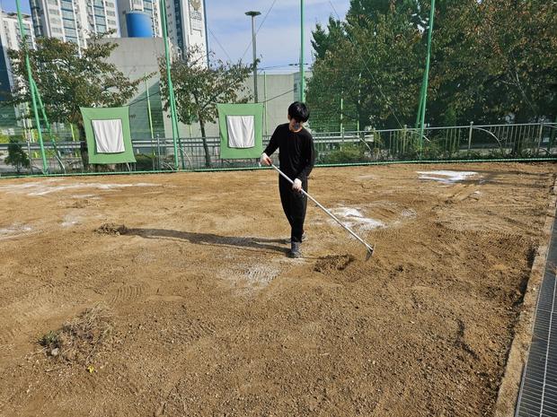 광명초등학교 운동장 마사토 충진 공사, 전문 시공으로 깨끗하고 안전한 놀이 환경 확보!
