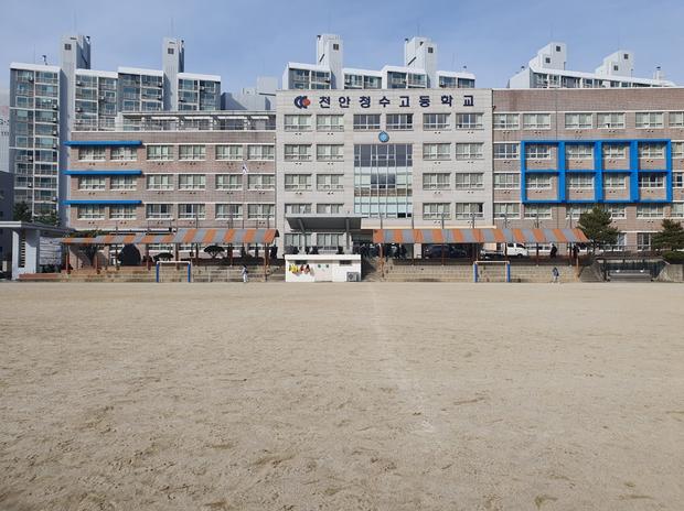 광명고 학교 운동장, 케이스터디움 전문가로 완벽하게 재건! 관련 이미지