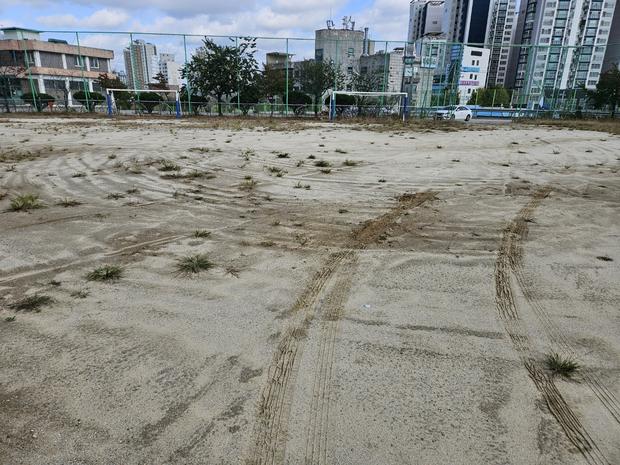 광주초등학교 운동장 라인 포인트 제거: 전문 시공으로 깨끗하고 안전한 놀이터를 만들어봐요!