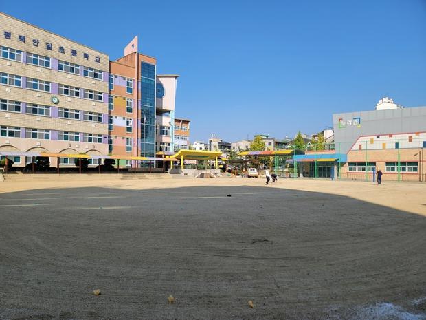 광주중학교 운동장 포크레인, 전문 시공으로 튼튼하고 장점이 가득!