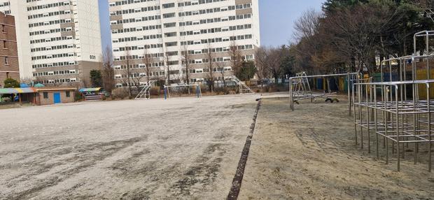 안성초등학교 운동장 라인 포인트 제거: 전문 시공으로 완벽한 쾌적 공간 만들기!