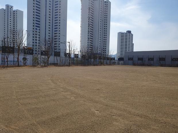 안성고등학교 운동장 롤러 작업, 전문가 케이스터디움으로 완벽한 쾌적 공간 만들어 드립니다!