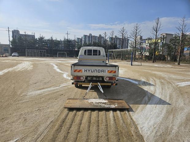 파주 병설 유치원 운동장 롤러 작업, 전문 케이스터디움으로  최고의 놀이터를 만들어보세요! 관련 이미지