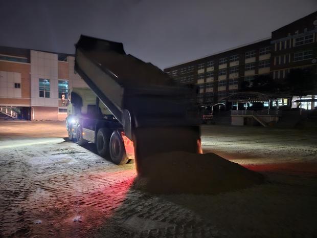 하남초등학교 운동장 마사토 충진공사: 전문가로부터 안전하고 효과적인 공사 방법 알려줘! 관련 이미지