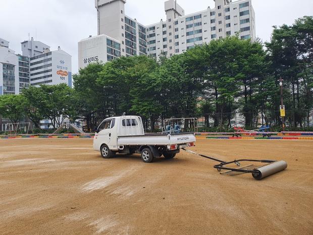 하남고등학교 운동장 제초작업, 전문 시공으로  '최상급' 쾌적운동장 만들어봐!
