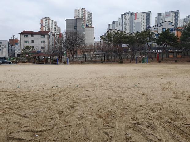 하남병설유치원 운동장 제초작업, 전문 시공으로 깨끗한 장기를 위한 안전하고 효과적인 선택!