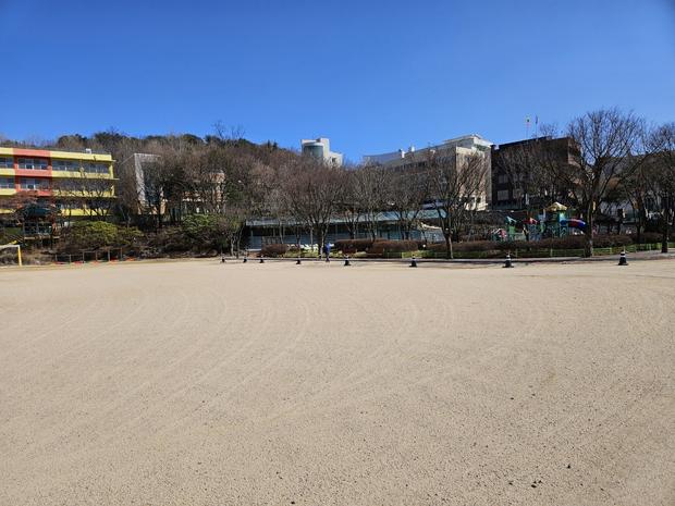 하남병설 유치원 운동장 마사토 충진 공사: 전문 시공으로 믿을 수 있는 안정적인 운영 관련 이미지