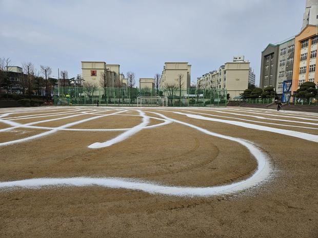 홍천고등학교 운동장 롤러작업, 전문 시공으로 최상의 결과를 만나보세요! 관련 이미지