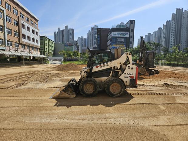 담양중학교 운동장 롤러 업그레이드, 전문 시공으로 안정적인 운영 만들어보세요!