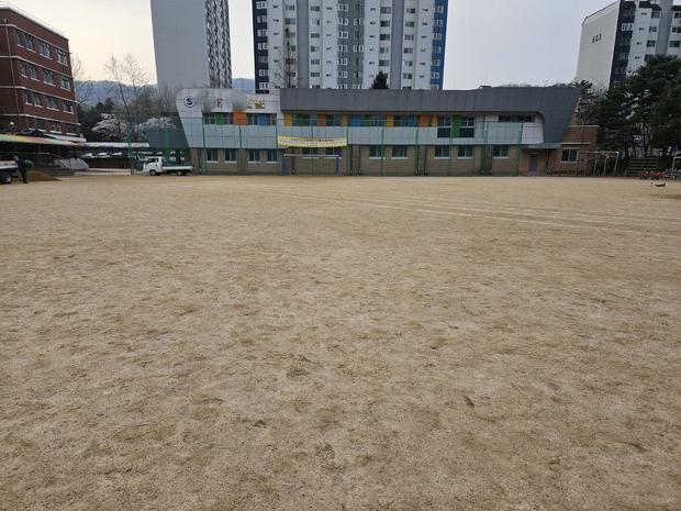 금산초등학교 운동장, 케이스터디움으로 튼튼하고 아름다운 공원 만들어보세요!