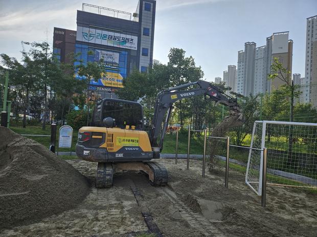 익산고등학교 운동장 제초작업, 전문 케이스터디움으로 완벽하게!