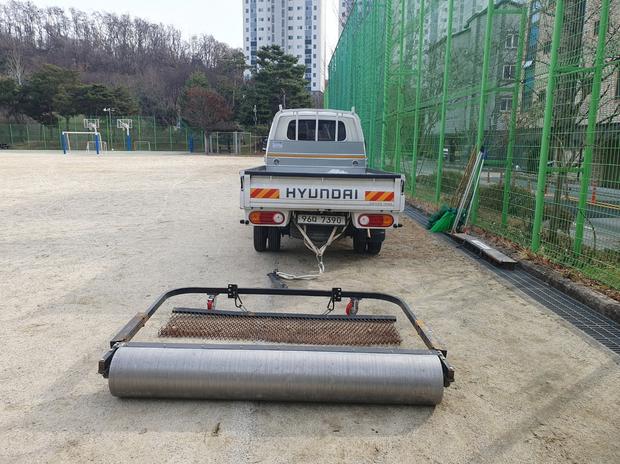 남해병설유치원운동장 제초작업, 케이스터디움 10년 경험으로 건강한 환경 만들어 드립니다! 관련 이미지