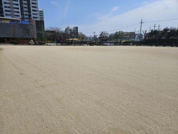 포천중학교 운동장 마사토보충, 전문 시공으로 혁신적인 교육 환경 완성!