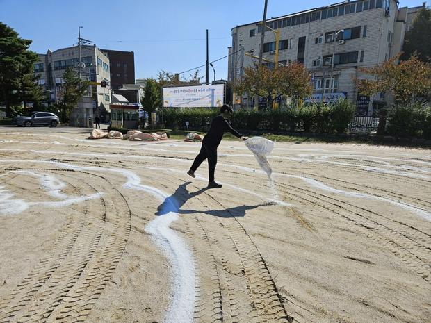 제주시 초등학교 운동장 잔디 제거! 전문 시공으로 깨끗하고 건강한 놀이터 만들어 보세요!