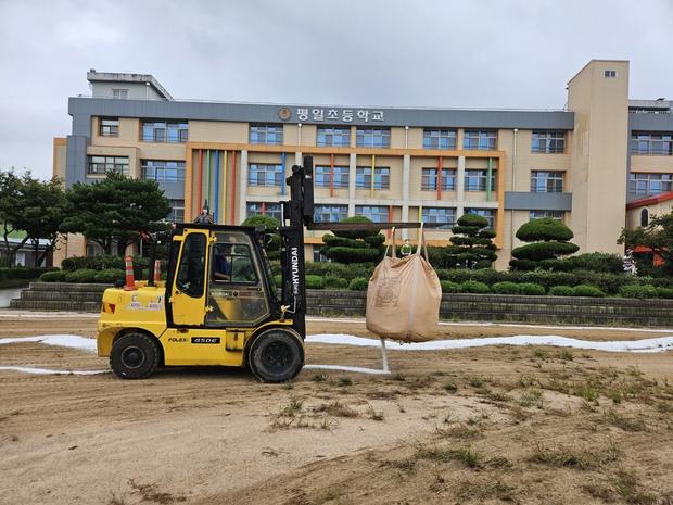 금산고등학교 운동장 천일염, 케이스터디움 전문가로 꼼꼼히 보호하세요!