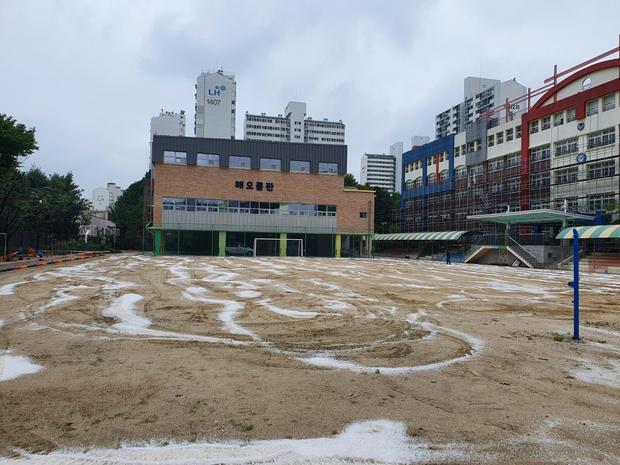 남원읍초등학교 운동장 잔돌 제거 전문 케이스터디움, 안전하고 신뢰할 수 있는 시공! 관련 이미지