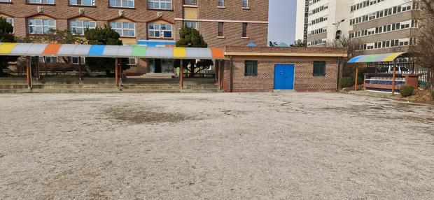 남원읍초등학교 운동장 잔돌 제거 전문 케이스터디움, 안전하고 신뢰할 수 있는 시공!