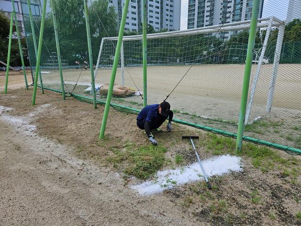 충남어린이집운동장마사토보충작업: 튼튼함과 안전, 케이스터디움으로 만들고 있는 놀이터 관련 이미지