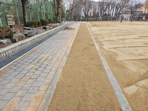 남원읍중학교 운동장 표면 정비, 케이스터디움 전문가의 핵심 기술로 안전하고 최고 수준...