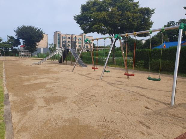 철원고등학교 운동장 제초, 케이스터디움 혁신적인 기술로 완벽한 안전 & 기능성!