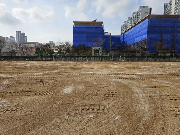 김포중학교 운동장 소금살 포장, 혁신적인 전문 시공으로 건설 완료!