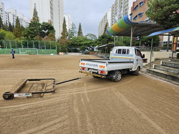 곡성중학교 운동장 라인 포인트 제거, 전문 시공으로 안전하고 장점만 더하기!