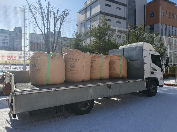 춘천중학교 운동장 소금살포 | 전문 케이스터디움으로 안전하고 쾌적한 장소 만들기!