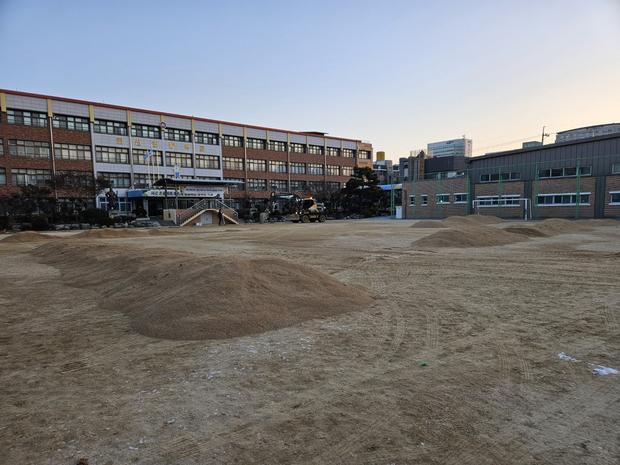 부산고등학교 운동장 유지보수: 전문 기술로 최상의 수준의 야구장 만들어 드립니까? 관련 이미지
