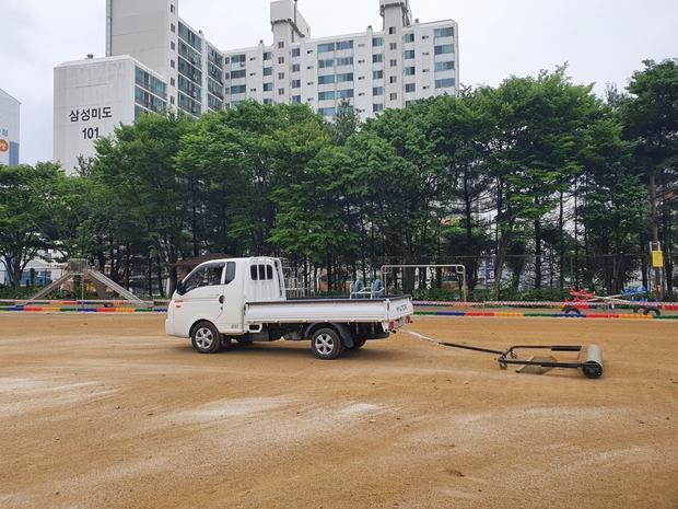 산천중학교 운동장 롤러 교체, 전문 시공으로 최상의 경험 만들어줄까? 관련 이미지
